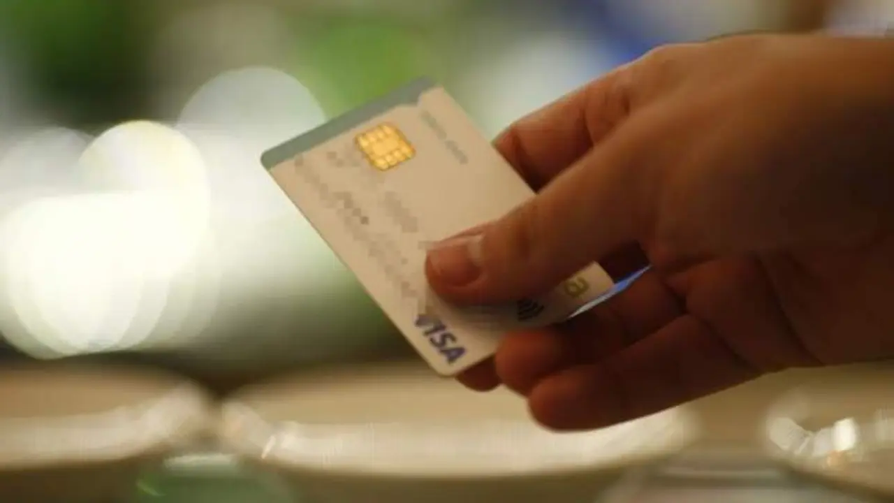 Los trucos para no caer en la estafa del 'carding': ¿tienes una compra rara en el banco?