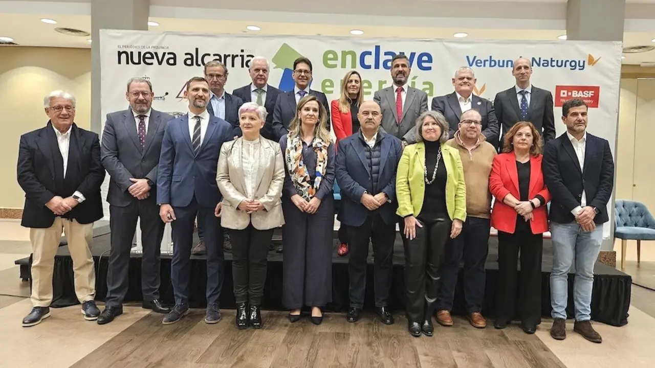 La consejera de Desarrollo Sostenible de Castilla-La Mancha, Mercedes Gómez, ha participado en la jornada 'En clave energía: renovables, desarrollo sostenible', desarrollada por Nueva Alcarria en Guadalajara