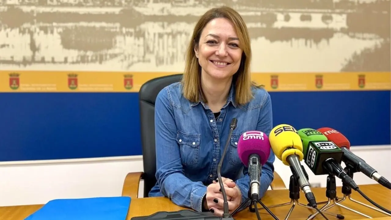 La viceportavoz del equipo de Gobierno del Ayuntamiento de Talavera, Gelen Delgado, ha informado en rueda de prensa de los asuntos de la Junta de Gobierno Local