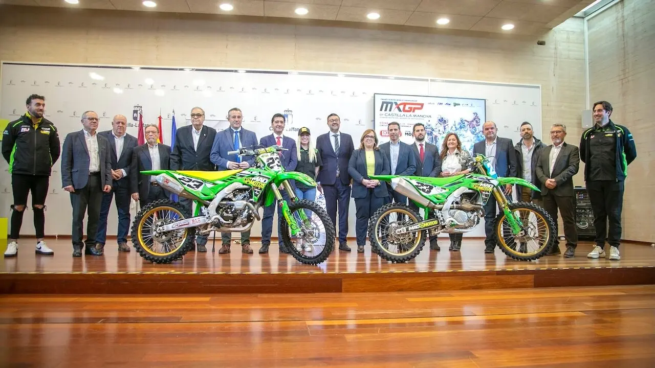 El vicepresidente segundo del Gobierno de Castilla-La Mancha, José Manuel Caballero, y el consejero de Educación, Cultura y Deportes, Amador Pastor, han presentado la 2ª edición del Mundial de Motocross MXP en Cózar (Ciudad Real)