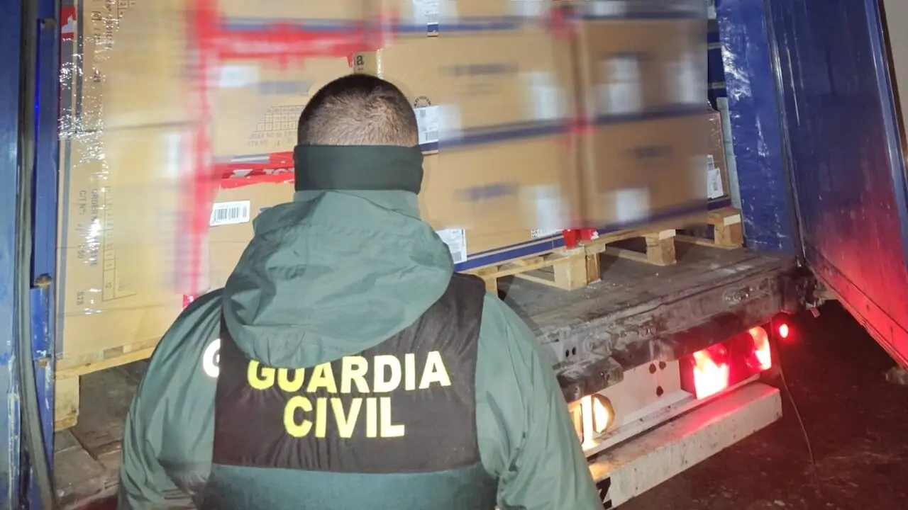 Cuatro detenidos por el robo frustrado de la mercancía de un camión estacionado en la A-2