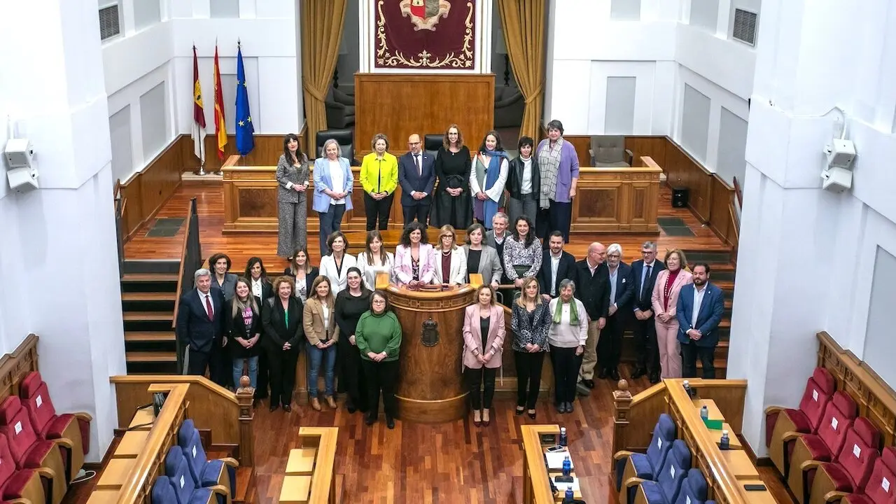 Las Cortes de Castilla-La Mancha han acogido este miércoles un pleno social convocado con motivo del Día Internacional de las Mujeres (8M)
