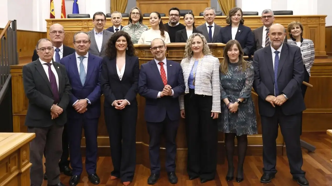 Silvia Fernández, como nueva diputada, y Rosario García Saco, como secretaria primera de la Mesa, han ocupado este jueves sus nuevos cargos en las Cortes de Castilla-La Mancha