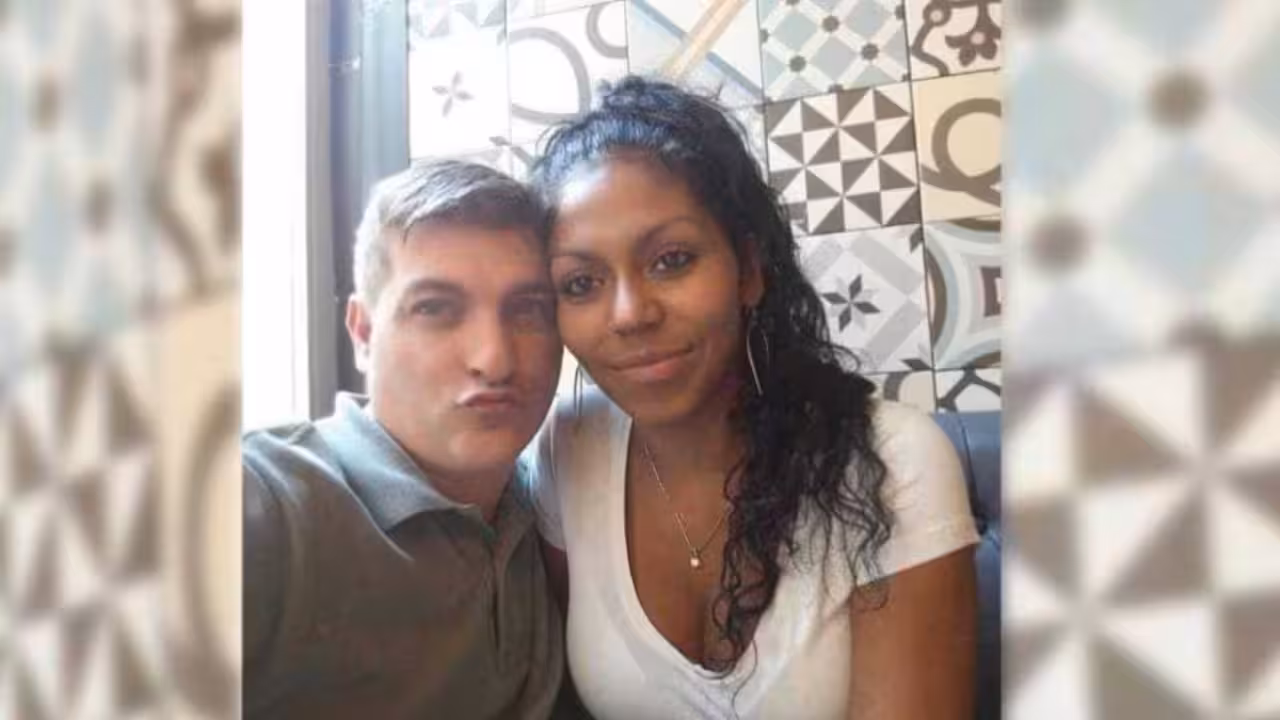 En la imagen de archivo César Román, el 'Rey del cachopo', junto a Heidi Paz a la que asesinó brutalmente