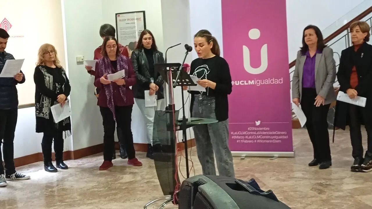 La Universidad regional conmemora el 8M con la lectura de un manifiesto institucional desde el Campus de Toledo