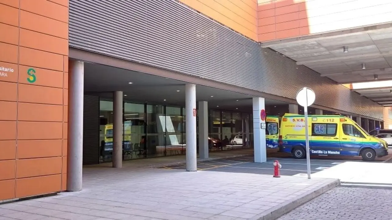 En la imagen de archivo el acceso al servicio de Urgencias del Hospital Universitario de Guadalajara