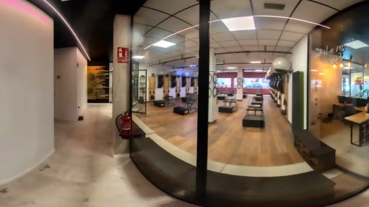 Imagen del interior del gimnasio de Tomelloso (Ciudad Real) en el que el dueño grababa imágenes íntimas de las usuarias - Fotografía: Cadena SER