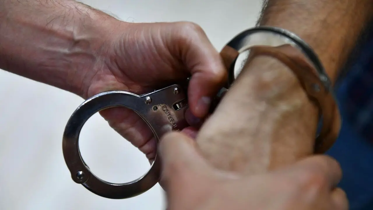 detenido, esposas, detención,