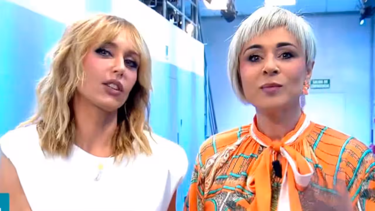 En la imagen Emma García junto a Ana María Aldón tras su regreso al programa 'Fiesta'