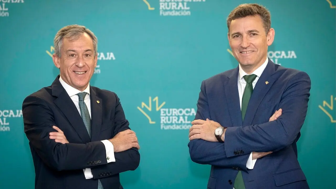 El presidente de Eurocaja Rural, Javier López Martín, y el director general de la entidad, Víctor Manuel Martín