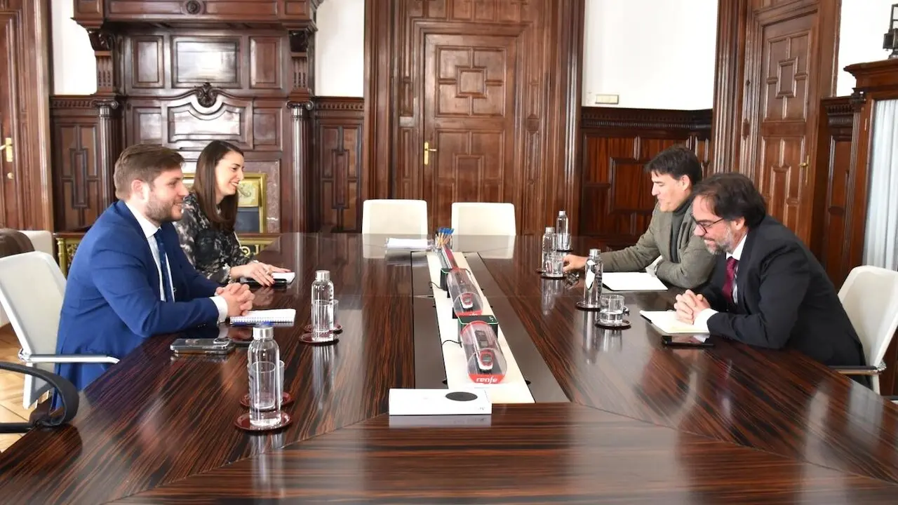 Reunión del consejero de Fomento de Castilla-La Mancha, Nacho Hernando, con el presidente de Renfe, Álvaro Fernández