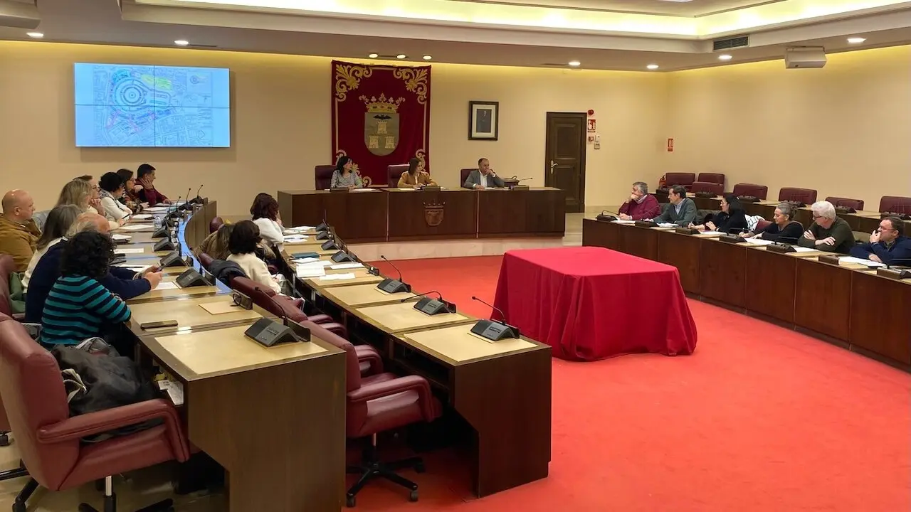 La concejala de Turismo y de IFAB, Rosa González de la Aleja, ha presidido la reunión del Comité Organizador de Expovicaman junto al diputado de Medio Ambiente José Antonio Gómez