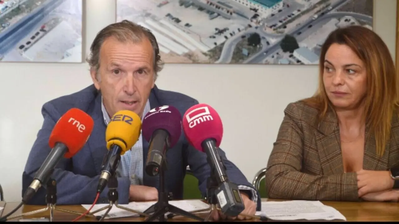 El presidente de la Asociación Provincial de Agricultores y Ganaderos de Guadalajara (APAG), Juan José Laso, en rueda de prensa - Fotografía: Cadena SER