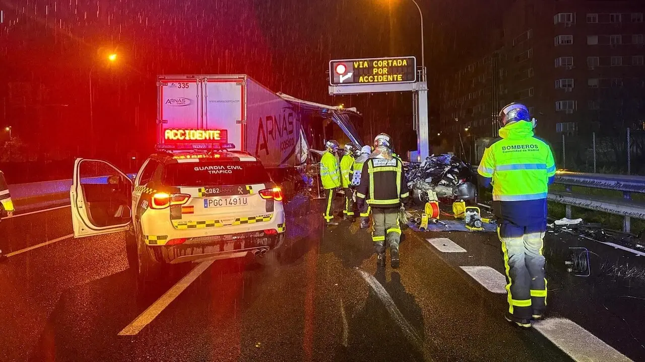 accidente de tráfico, choque, colisión, camión,