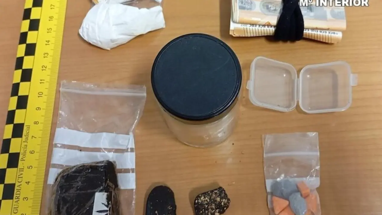 Detenido un conductor en la A-3 con casi 2.500 dosis de droga en su vehículo