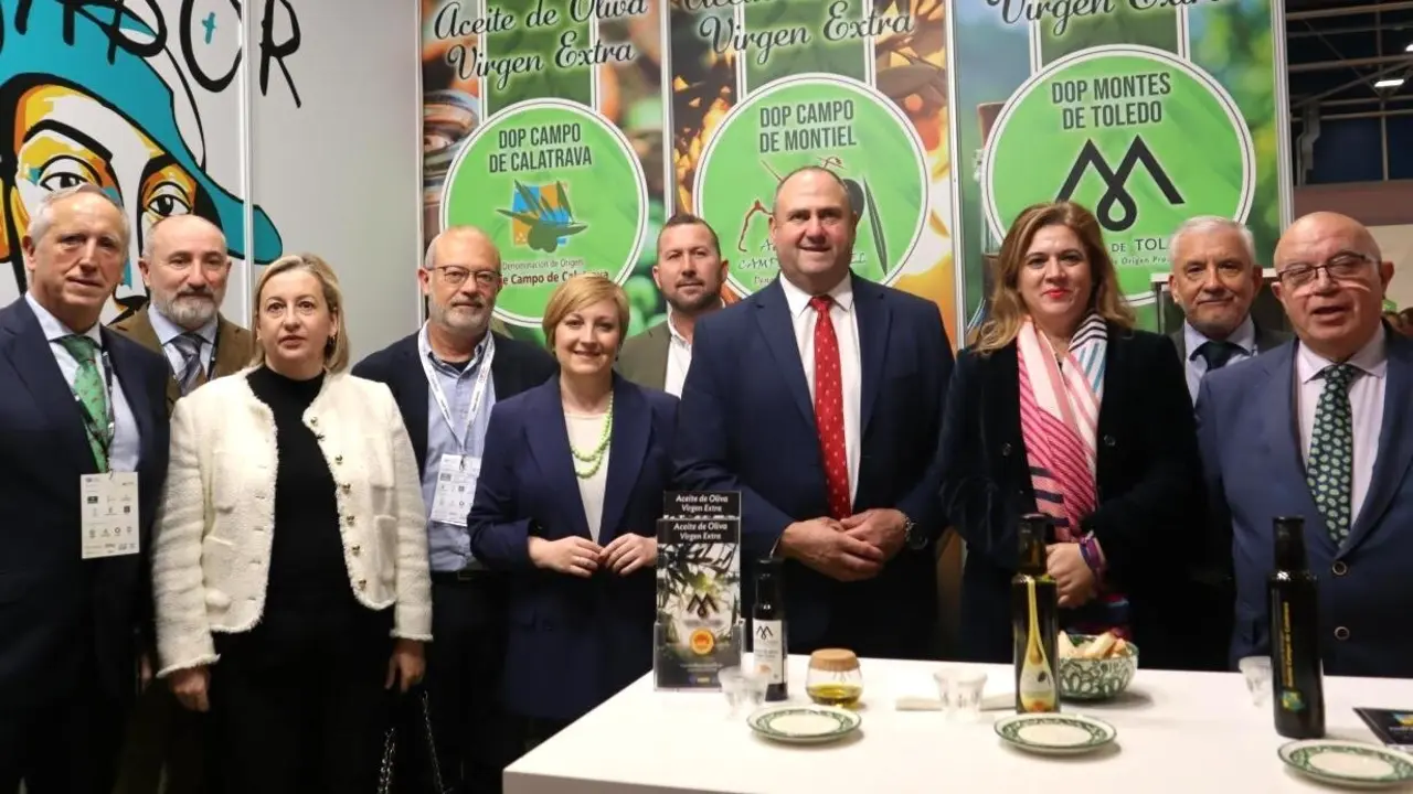 El consejero de Agricultura, Ganadería y Desarrollo Rural, Julián Martínez Lizán, en la inauguración de la World Olive Oil Exhibition que se celebra estos días en Madrid