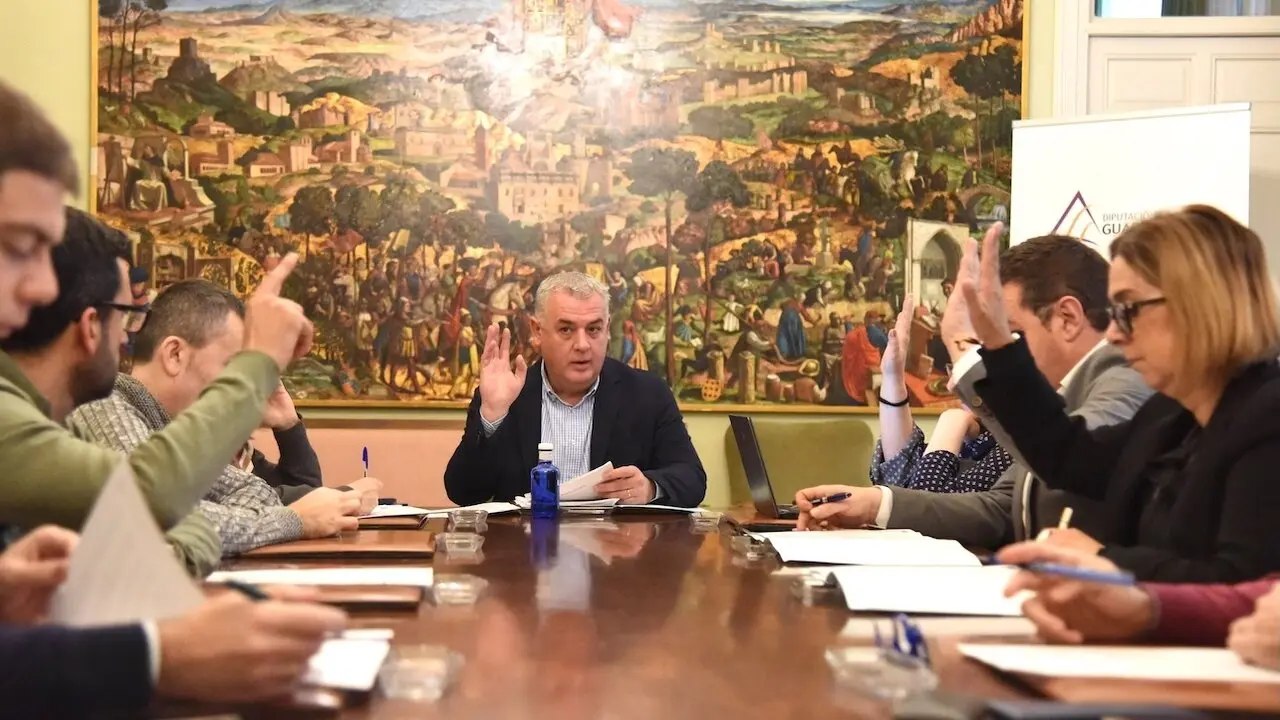 En la imagen un instante de la reunión de la Junta de Gobierno de la Diputación de Guadalajara