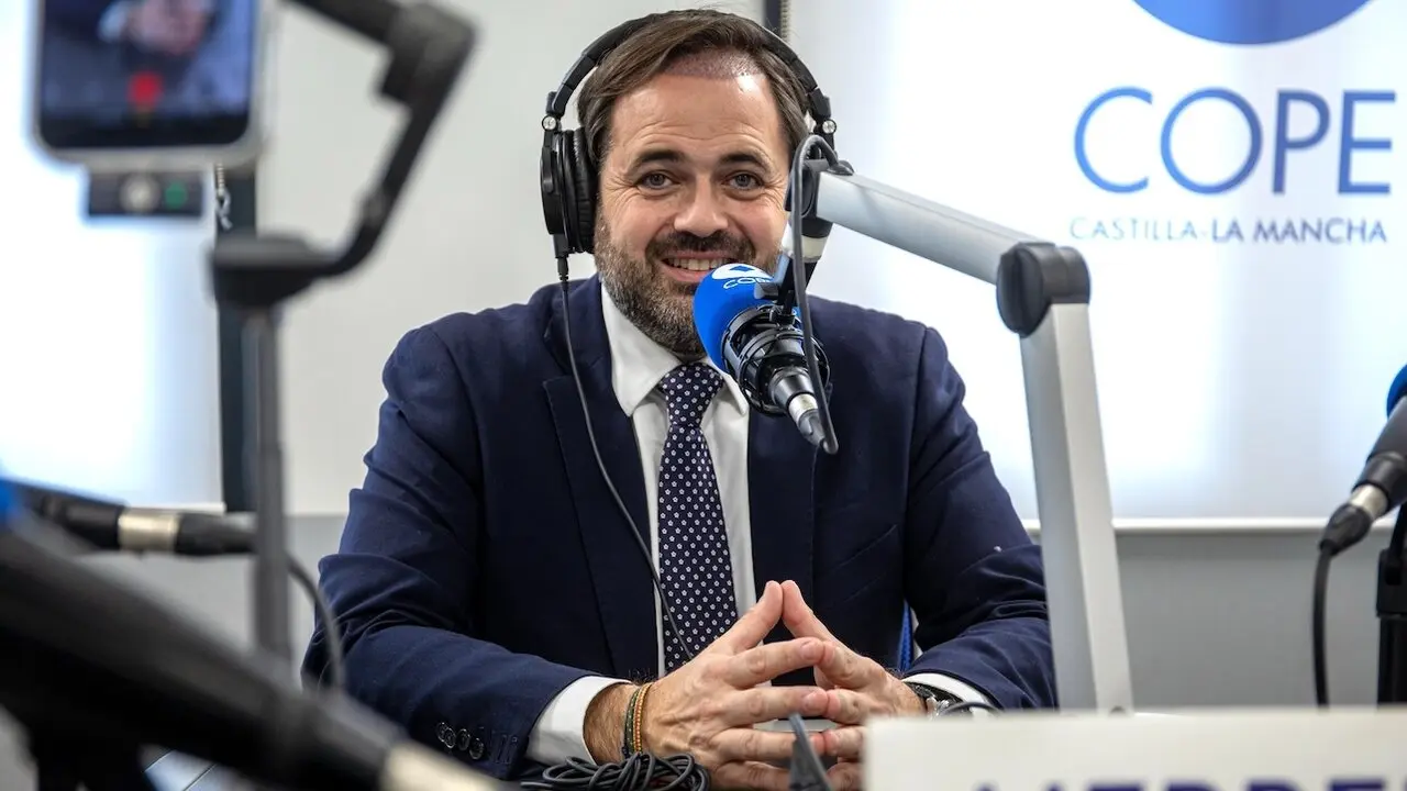 El presidente del PP de Castilla-La Mancha, Paco Núñez, en un momento de la entrevista en la Cadena COPE