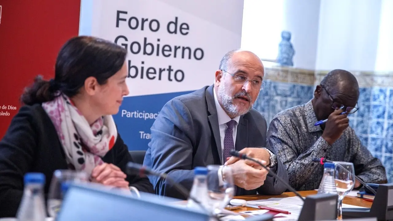 El vicepresidente primero del Gobierno de Castilla-La Mancha, José Luis Martínez Guijarro, asiste a la reunión del Foro de Gobierno Abierto de España que se celebra en Toledo