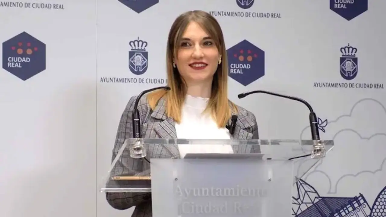 La concejal del PSOE en el Ayuntamiento de Ciudad Real, María Montes, en una imagen de archivo en rueda de prensa
