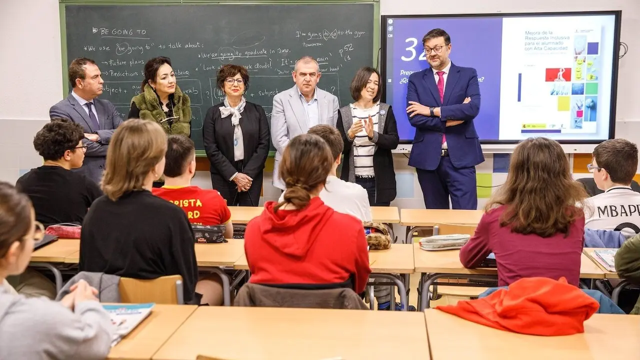 El consejero de Educación, Cultura y Deportes, Amador Pastor, visita el IES ‘Princesa Galiana’ de Toledo