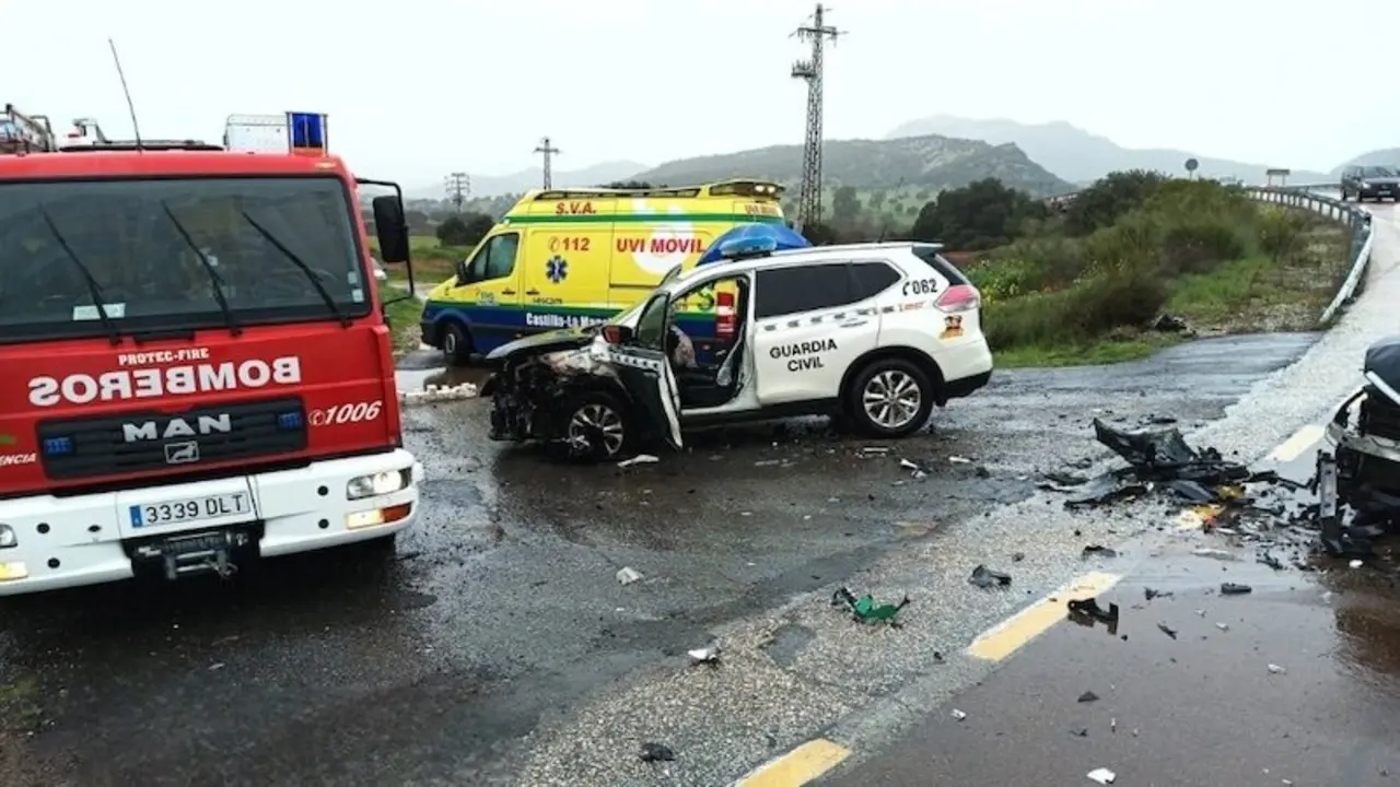 Cuatro heridos tras colisionar un turismo y un coche patrulla de la Guardia Civil en Chillón (Ciudad Real)