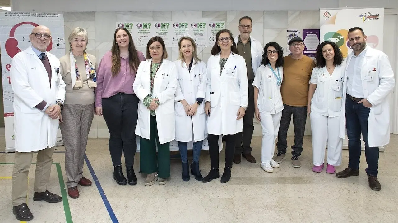 Con motivo de la celebración este jueves del Día Mundial del Riñón, miembros de la Asociación para la lucha contra las enfermedades del riñón ALCER Guadalajara han instalado en el Hospital Universitario de Guadalajara una mesa informativa