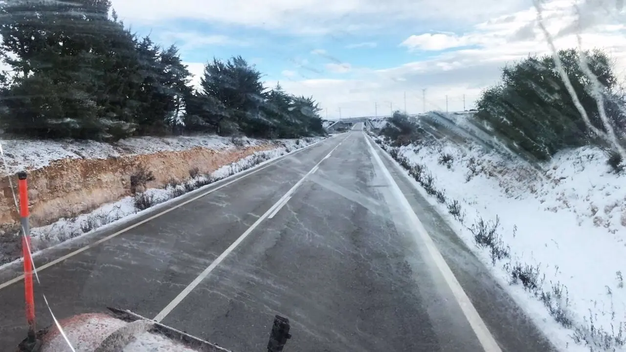 Carretera nevada, hielo, frío, nieve, quitanieves,