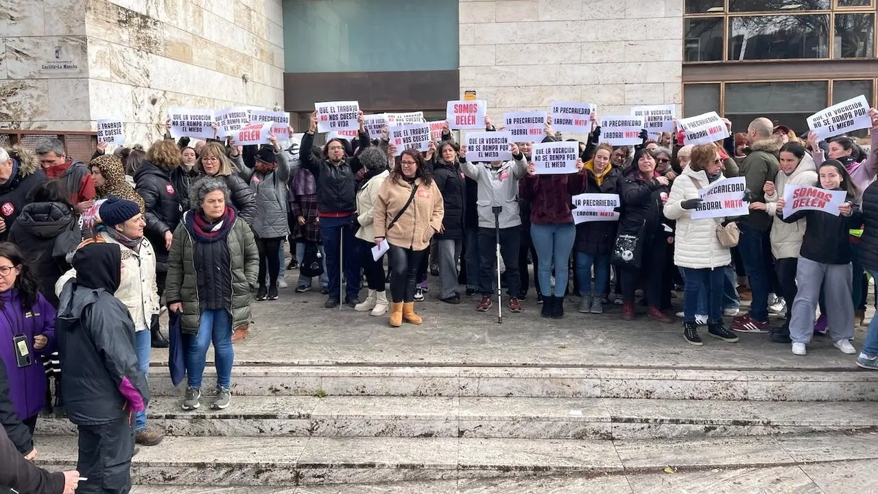 Cientos de personas recuerdan en Castilla-La Mancha a la educadora asesinada en Badajoz