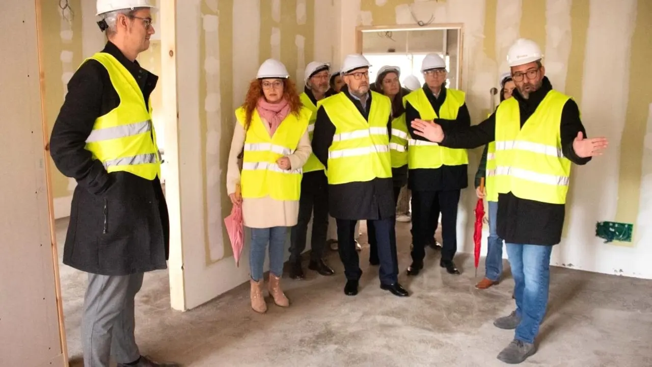 El director gerente del Sescam, Alberto Jara, durante la visita que ha realizado a las obras de construcción del nuevo Centro de Salud Zona 3 de Albacete