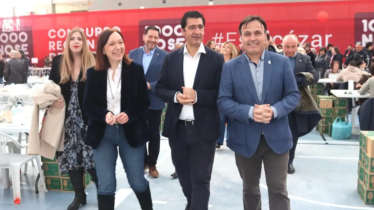 El vicepresidente segundo del Gobierno de Castilla-La Mancha, José Manuel Caballero, ha asistido este sábado a la XIV edición del Concurso Regional de Vinos ‘1000 no se equivocan’ de Alcázar de San Juan (Ciudad Real)