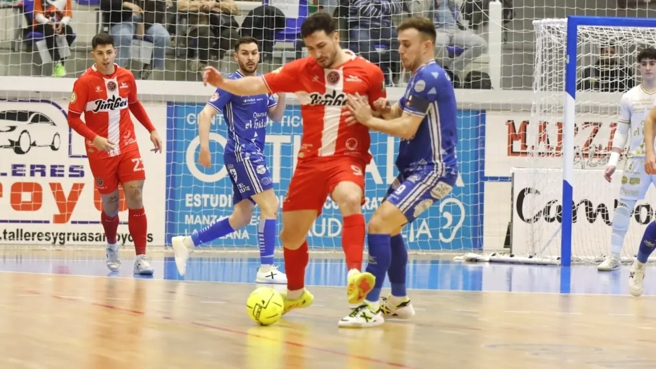 Derrota sobre la bocina del Quesos El Hidalgo Manzanares ante el campeón (3-4)