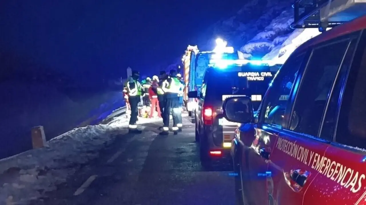 Mueren cuatro jóvenes de 20 y 21 años tras despeñarse su coche por una ladera