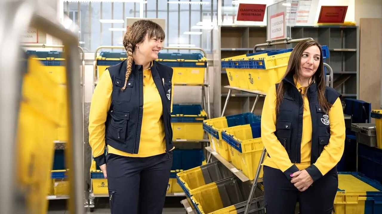 Correos alcanza un nuevo acuerdo con los sindicatos para garantizar el empleo