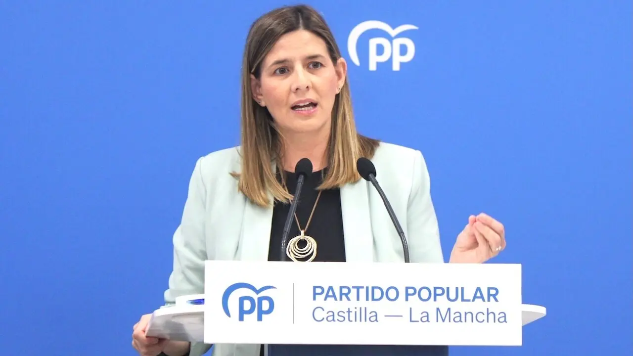 La secretaria general del PP de Castilla-La Mancha y portavoz parlamentaria, Carolina Agudo, en rueda de prensa en la sede de los 'populares' en Toledo