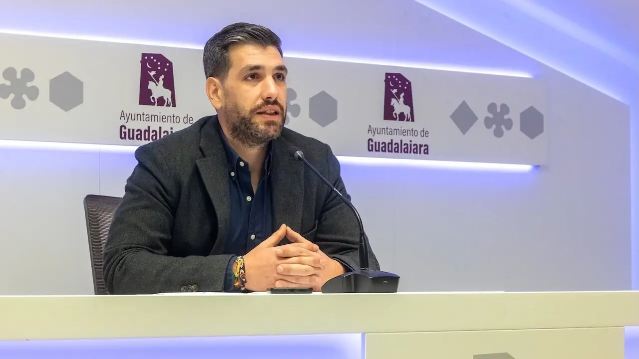 El concejal de Medio Ambiente en el Ayuntamiento de Guadalajara, José Luis Alguacil, en rueda de prensa