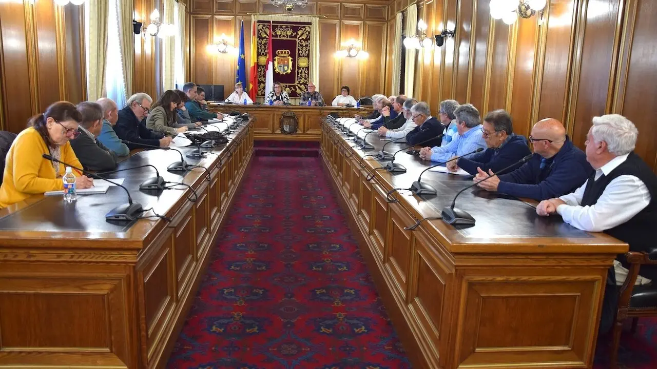 En la imagen un instante de la reunión del Consejo de Mayores