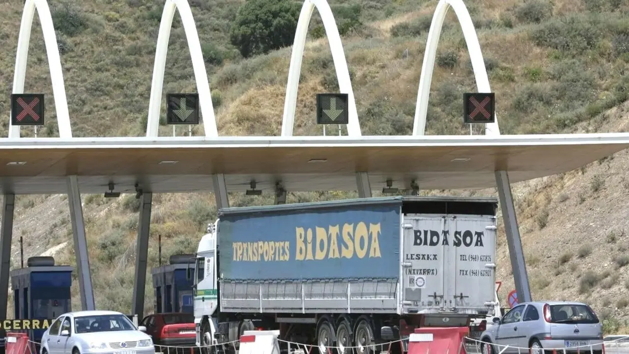 En marzo de 2026 se aplicará a vehículos pesados una tarifa de peaje por contaminación