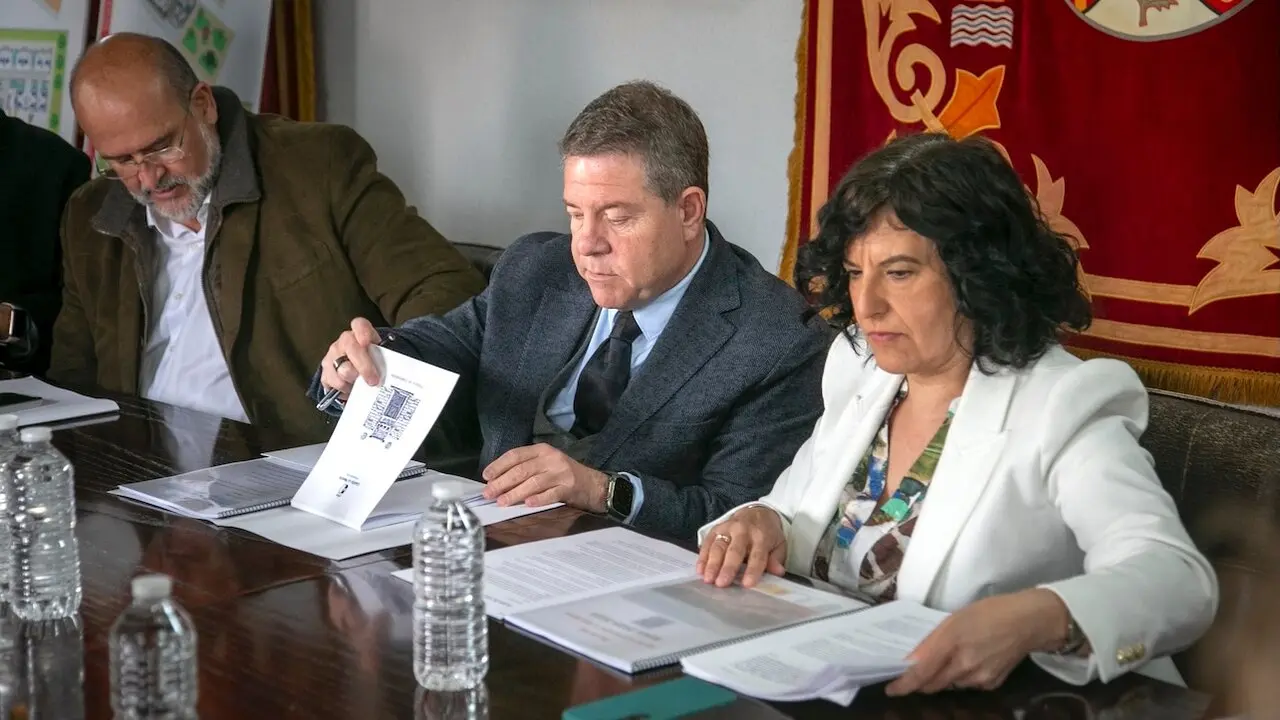 El presidente de Castilla-La Mancha, Emiliano García-Page, ha presidido en Mira (Cuenca), la Comisión de Coordinación para la recuperación de esta localidad tras la DANA