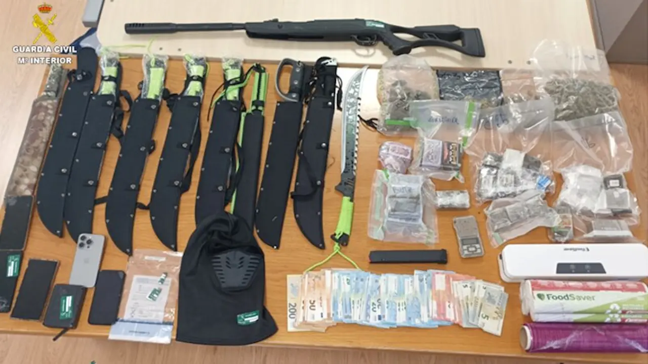 Seis detenidos de un grupo criminal dedicado al robo con violencia de camiones