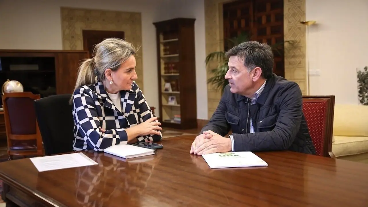 El secretario general de UPA Castilla-La Mancha, Julián Morcillo, ha mantenido una reunión la delegada de Gobierno de Castilla-La Mancha, Milagros Tolón
