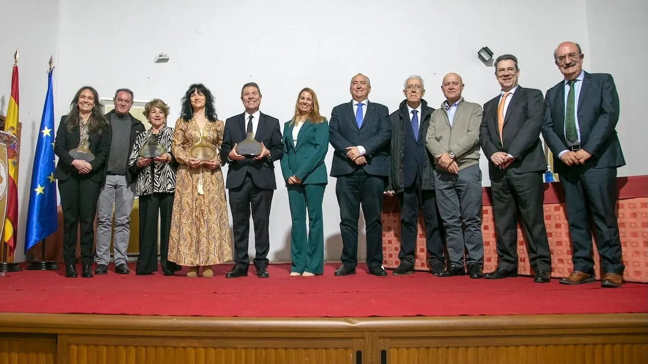 El presidente de Castilla-La Mancha, Emiliano García-Page, ha asistido en Santa Cruz de Mudela (Ciudad Real), a la entrega de los III Premios al Empoderamiento Femenino ´Doña Rosario Laguna´