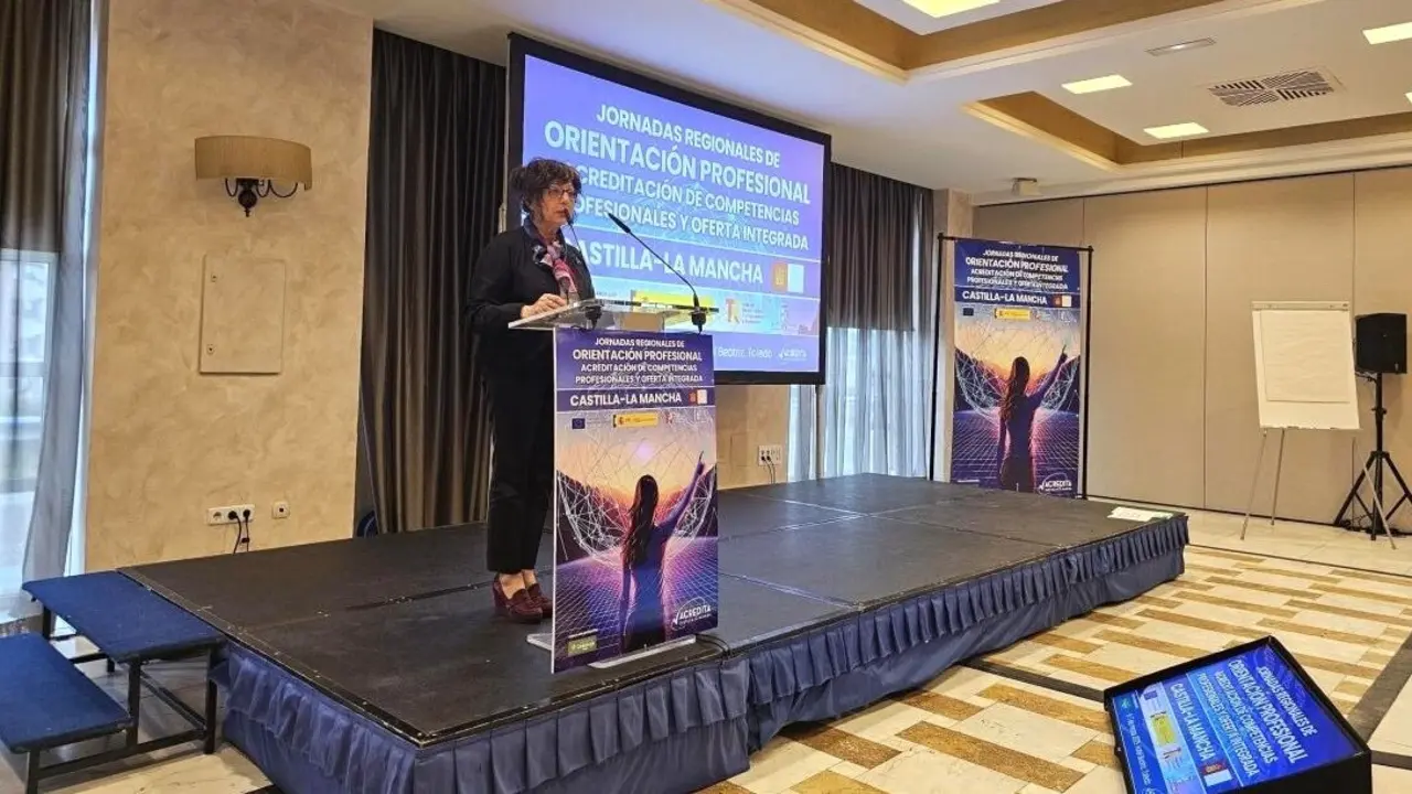 La viceconsejera de Educación, Universidades e Investigación, Mar Torrecilla, durante su intervención en las jornadas de orientación profesional, acreditación de competencias y oferta integrada celebradas en Toledo