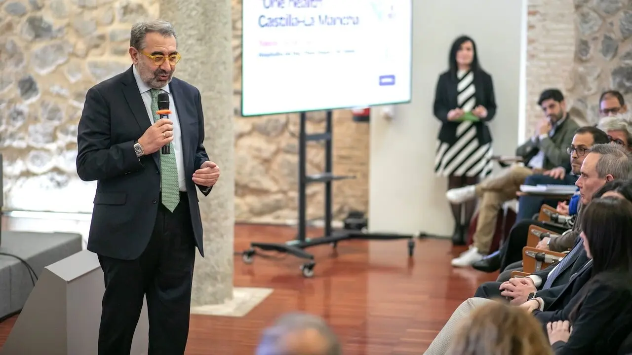 El consejero de Sanidad, Jesús Fernández Sanz, ha inaugurado en Toledo la I Jornada One Health (Una única salud) Castilla-La Mancha, organizada por la Consejería de Sanidad