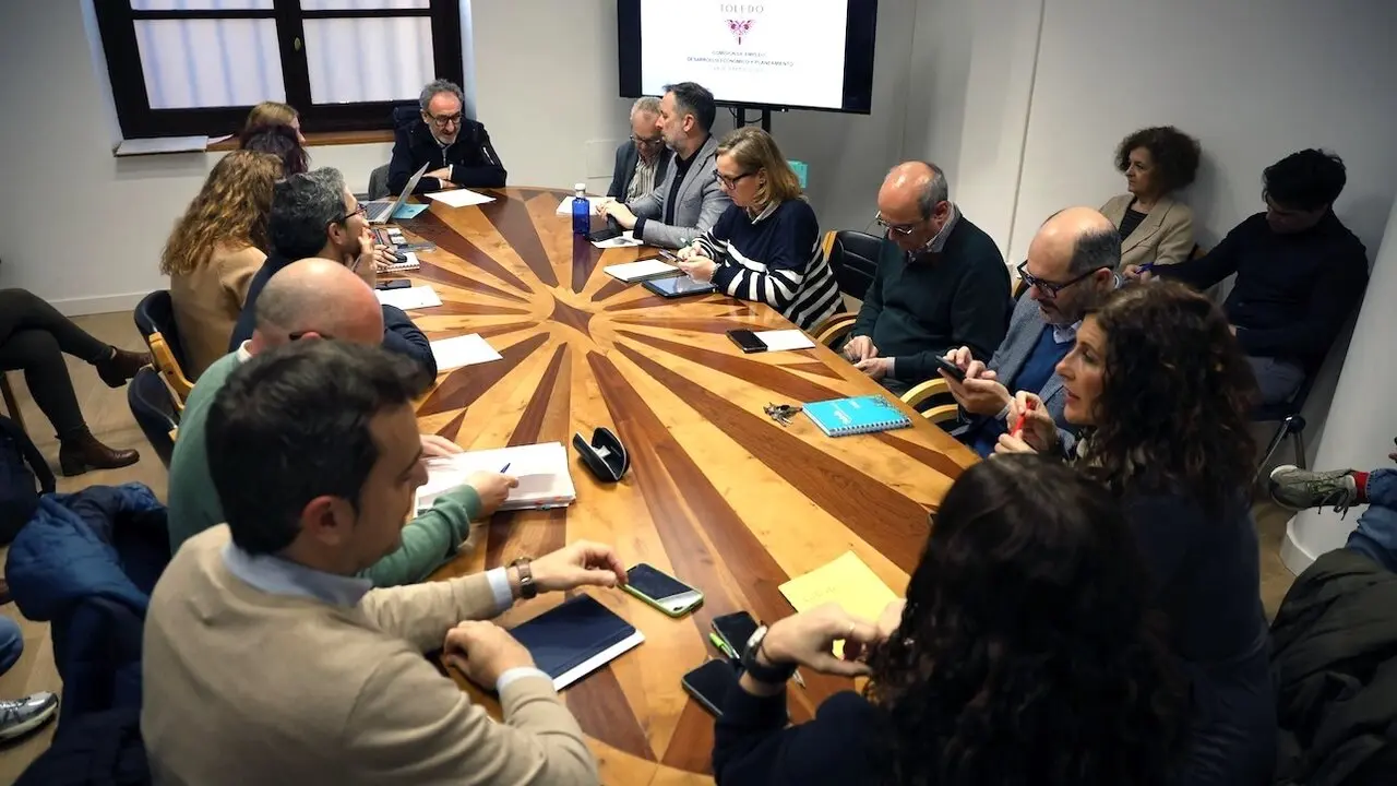 En la imagen de archivo un instante de la reunión de la Comisión de Urbanismo del Ayuntamiento de Toledo