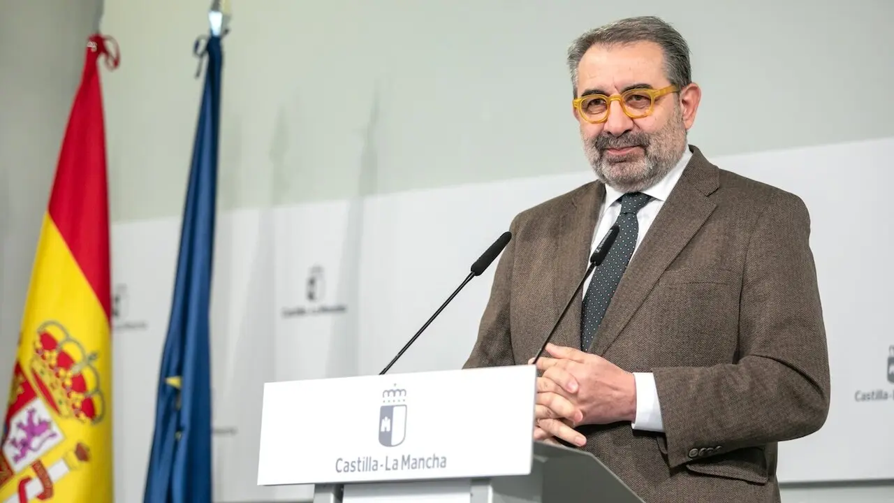El consejero de Sanidad de Castilla-La Mancha, Jesús Fernández Sanz, ha informado en rueda de prensa de asuntos de su departamento abordados en el Consejo de Gobierno