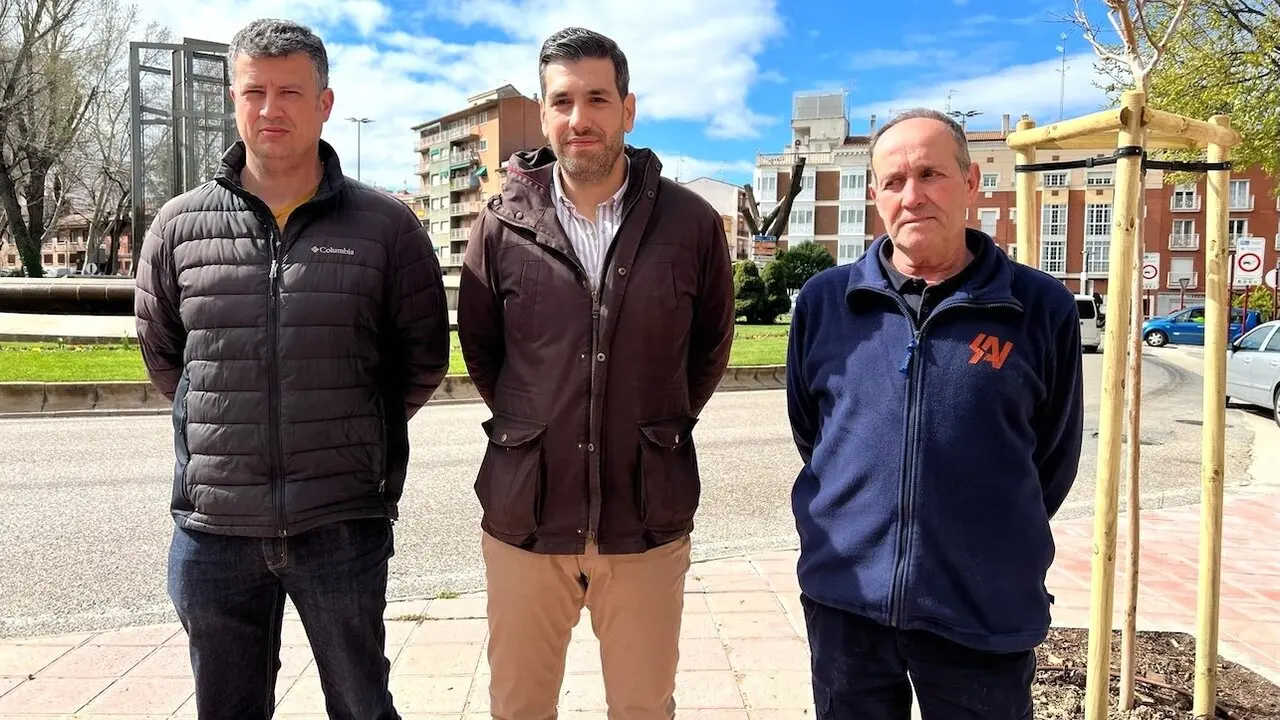 El concejal de Parques y Jardines de Guadalajara, José Luis Alguacil, visitando la zona de Bejanque