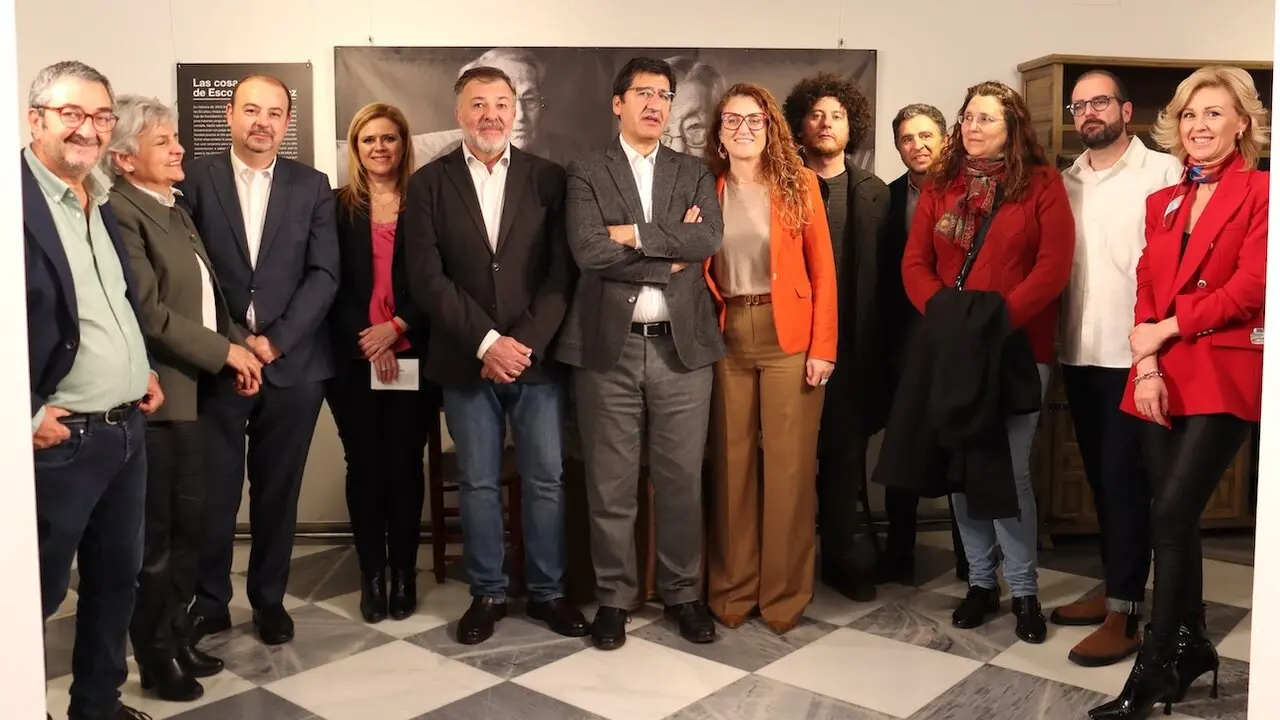 El vicepresidente segundo del Gobierno de Castilla-La Mancha, José Manuel Caballero, ha inaugurado la exposición ‘El cuerpo ausente. Tantas maneras de despedirse, tantas formas de pervivir’ en el Museo de Cuenca