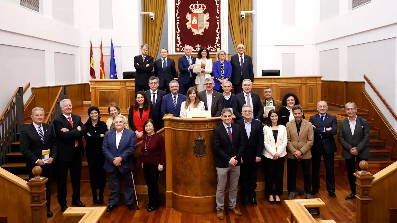 La Organización Médica Colegial presenta su código deontológico actualizado en las Cortes de Castilla-La Mancha