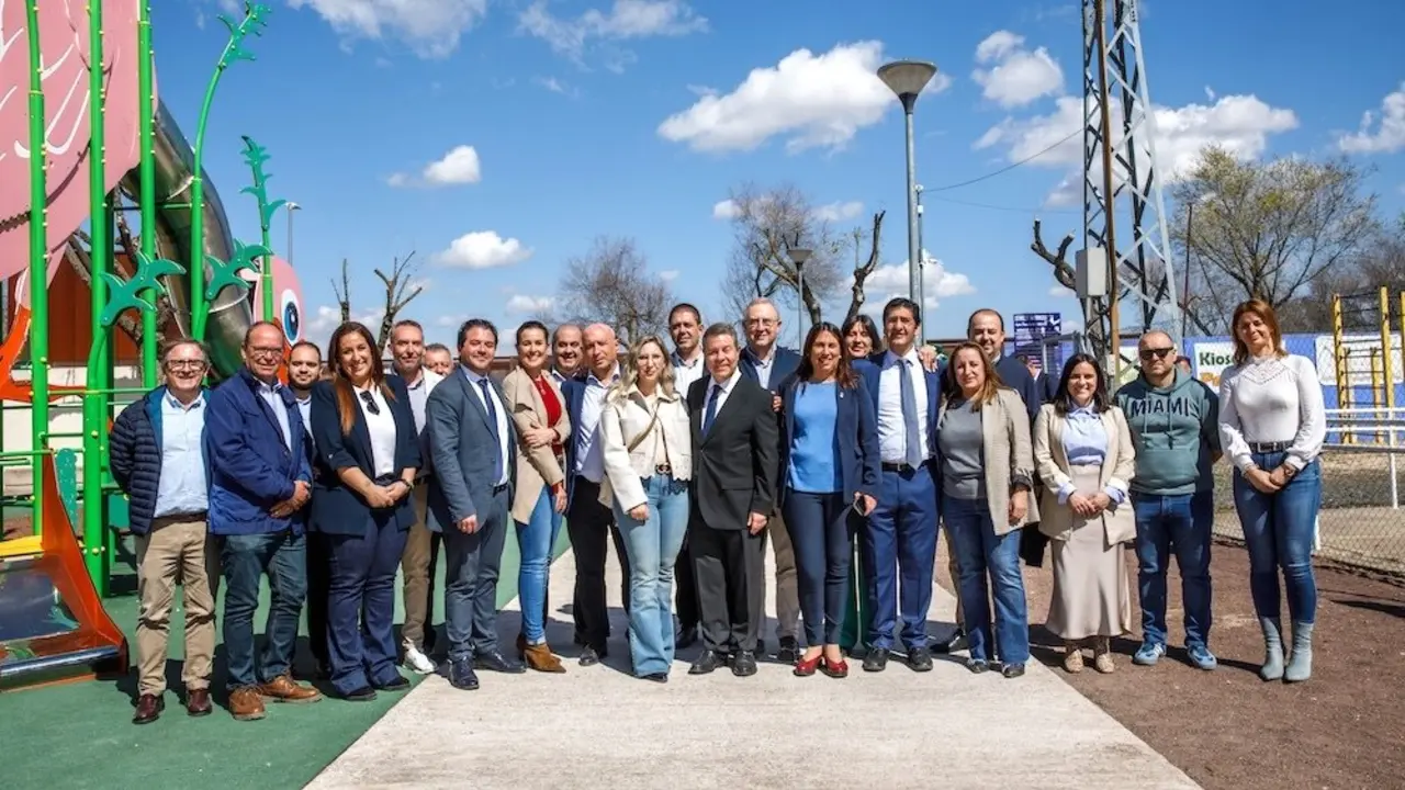 El presidente de Castilla-La Mancha, Emiliano García-Page, ha inaugurado el Parque Temático Infantil ‘La Inesperada’ de Pozuelo de Calatrava (Ciudad Real)